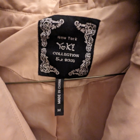 Lightweight trenchcoat with Wide Lapels - Picture 3 of 4